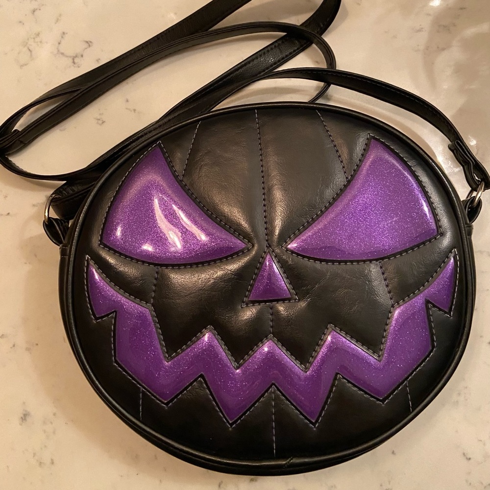 ✨FLASH SALE✨ Love pain and stitches bag